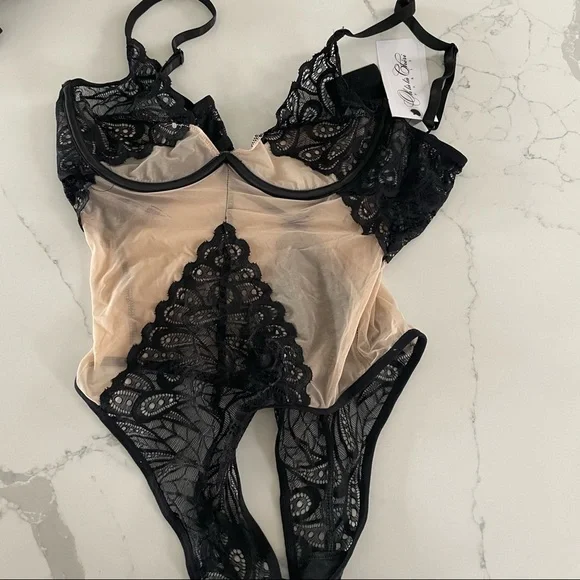 oh la la cheri lace teddy with decorative appliques - Picture 3 of 8